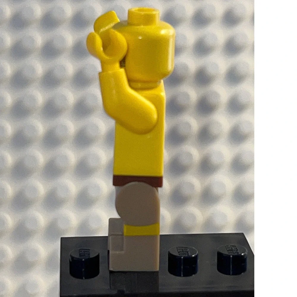 LEGO Gladiator Minifigure Series 5 Bronze Helmet Yellow Excellent No Accessories